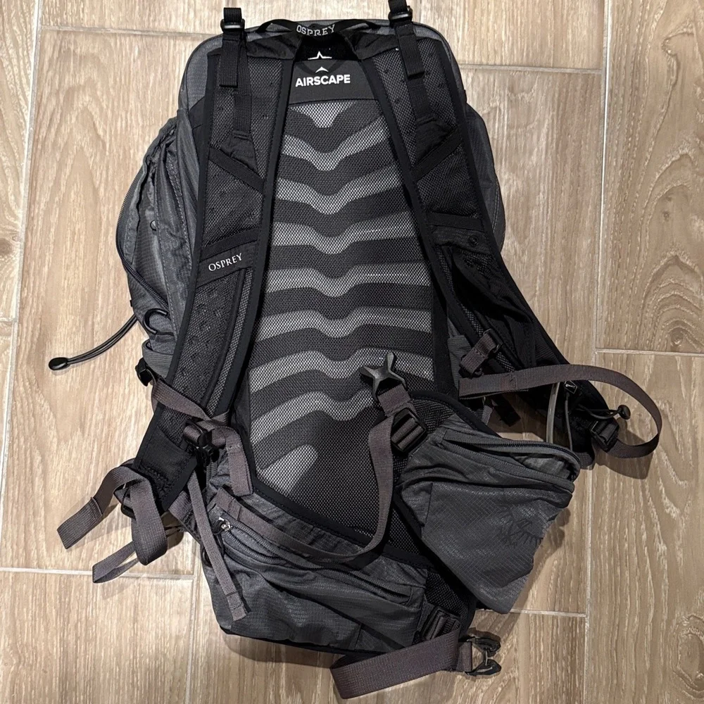 OSPREY streamlined daypack